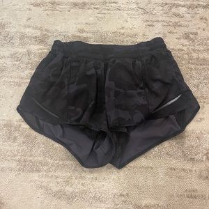 Lululemon Hotty Hot Short 2.5”